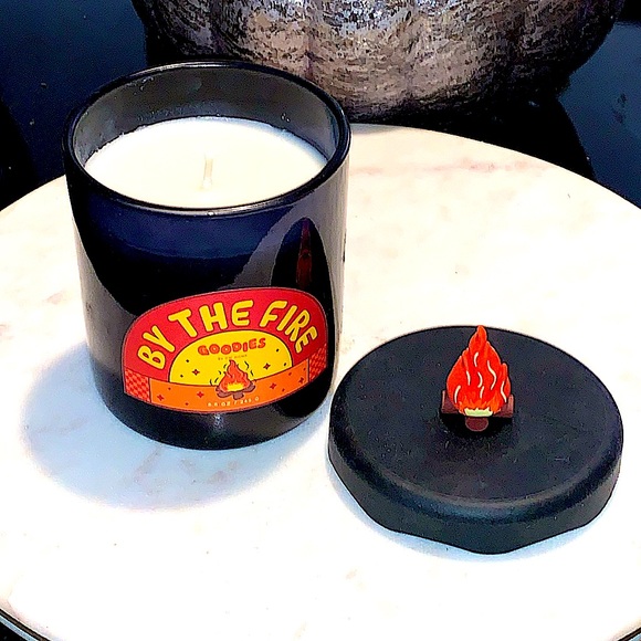 DW HOME CANDLE BY THE FIRE GOODIES RICHLY SCENTED NEW - Picture 5 of 6